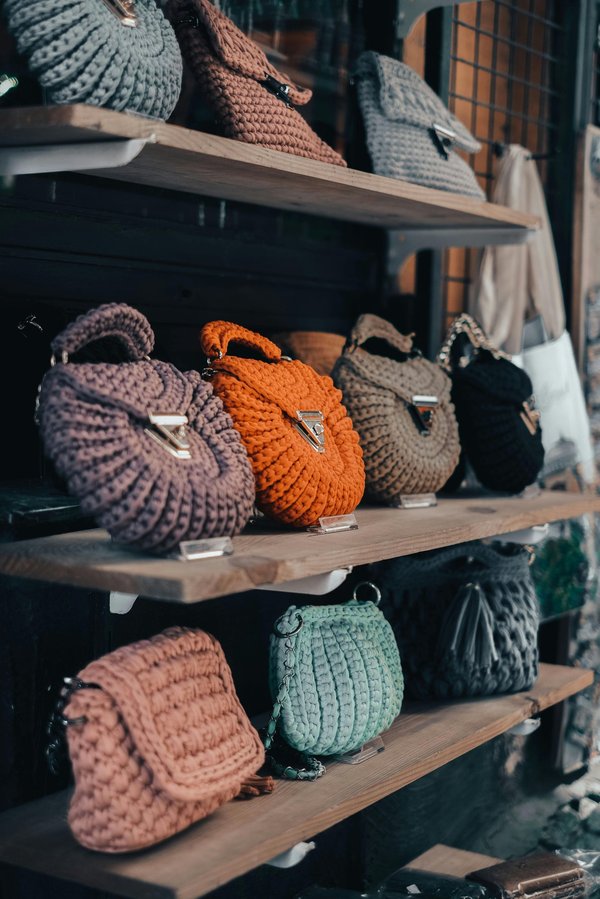 Rangement sac à main : l'élégance d'un dressing moderne